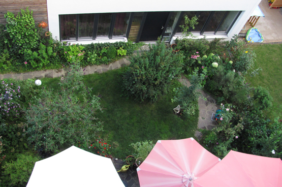Het tuinhuisje van boven gezien